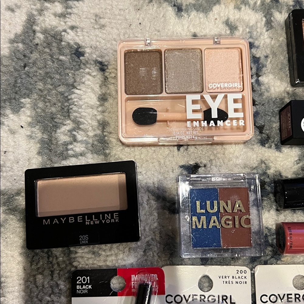 Makeup bundle - Picture 2 of 8
